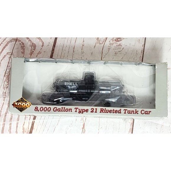 Life Like Trains Proto 2000 Series 8000 Gallon Riveted Tank Car Model Train - Picture 16 of 16